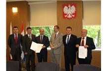 Umowę podpisano w sali konferencyjnej legionowskiego ratusza Umowę podpisano w sali konferencyjnej legionowskiego ratusza